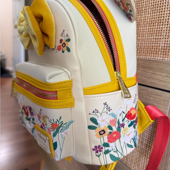 Loungefly Minnie Mouse Floral Backpack - Yellow and Cream - Picture 5 of 9